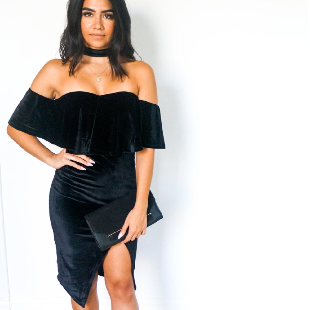 Black velvet off-the-shoulders choker dress - Picture 4 of 13